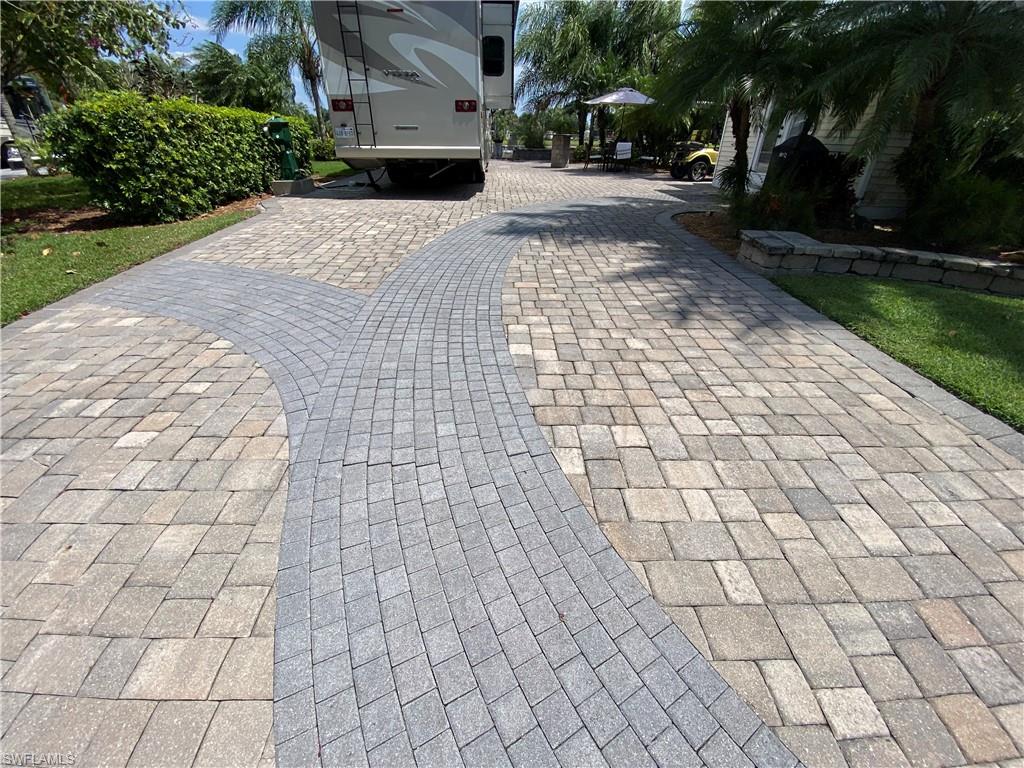 RIVERBEND MOTORCOACH RESORT - Land