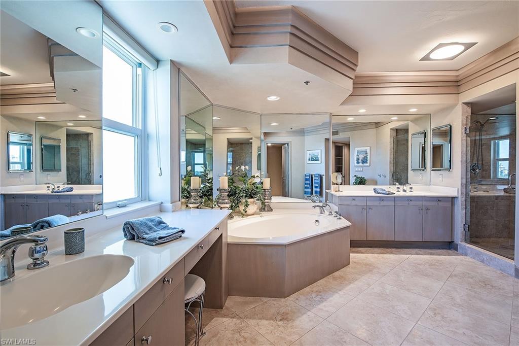 CONTESSA AT BAY COLONY - Residential