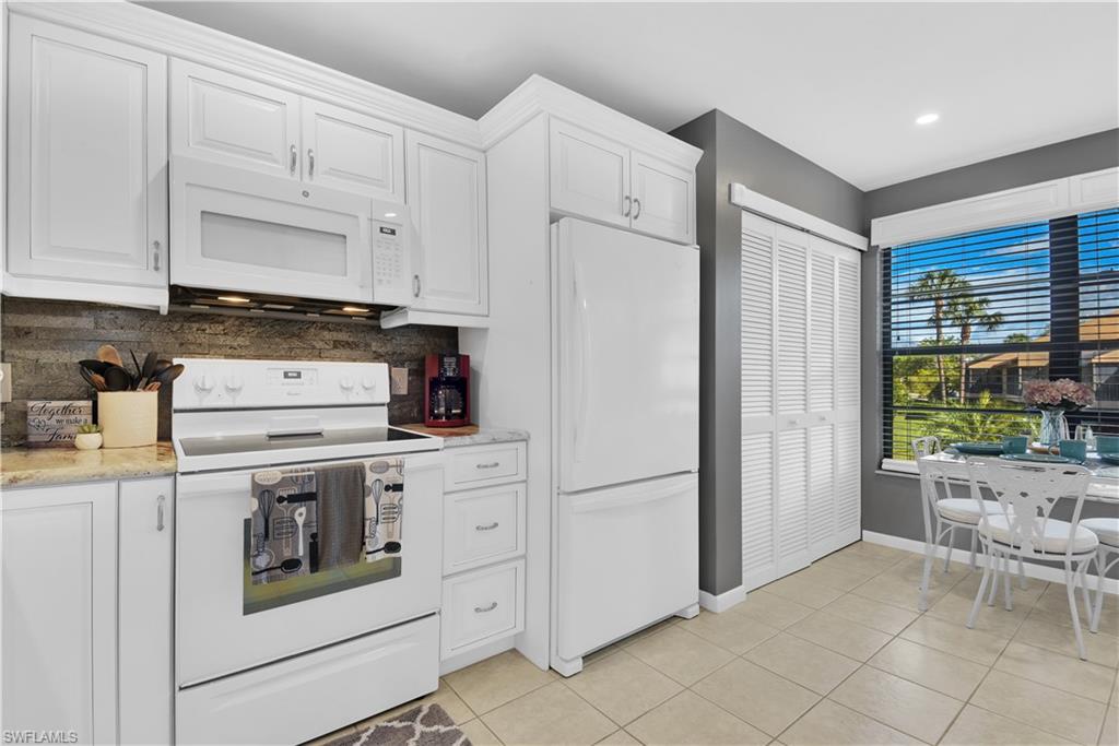 ADMIRALTY YACHT & RACQUET CLUB - Residential