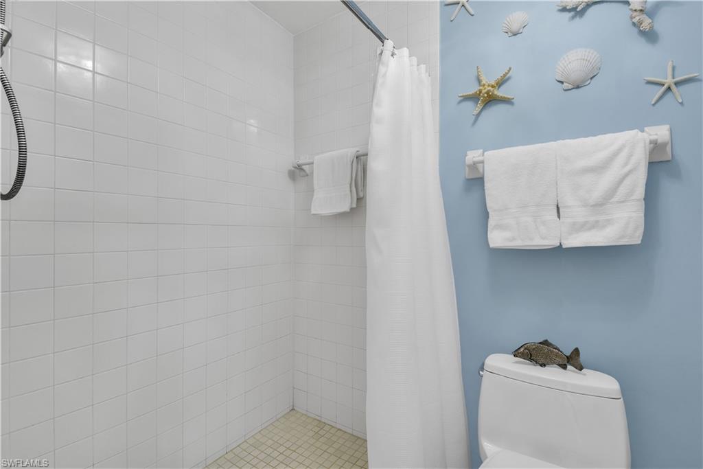 ADMIRALTY YACHT & RACQUET CLUB - Residential