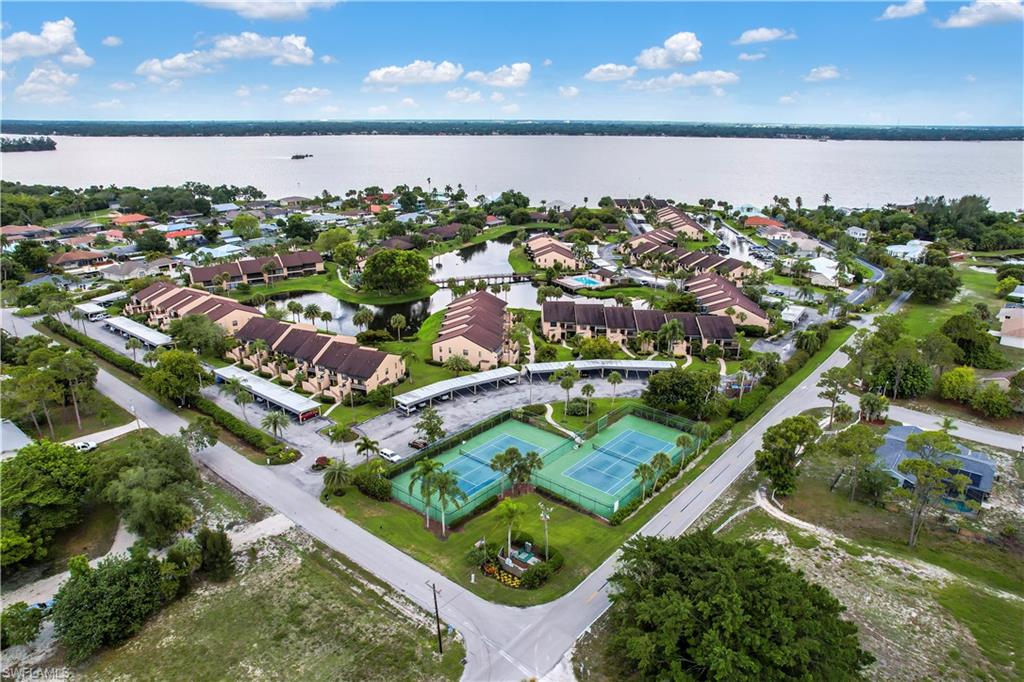 ADMIRALTY YACHT & RACQUET CLUB - Residential