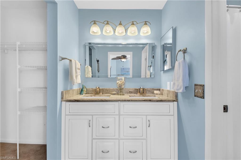 ADMIRALTY YACHT & RACQUET CLUB - Residential