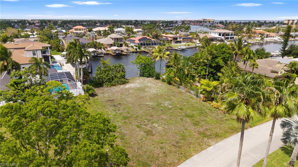 CAPE CORAL - Land