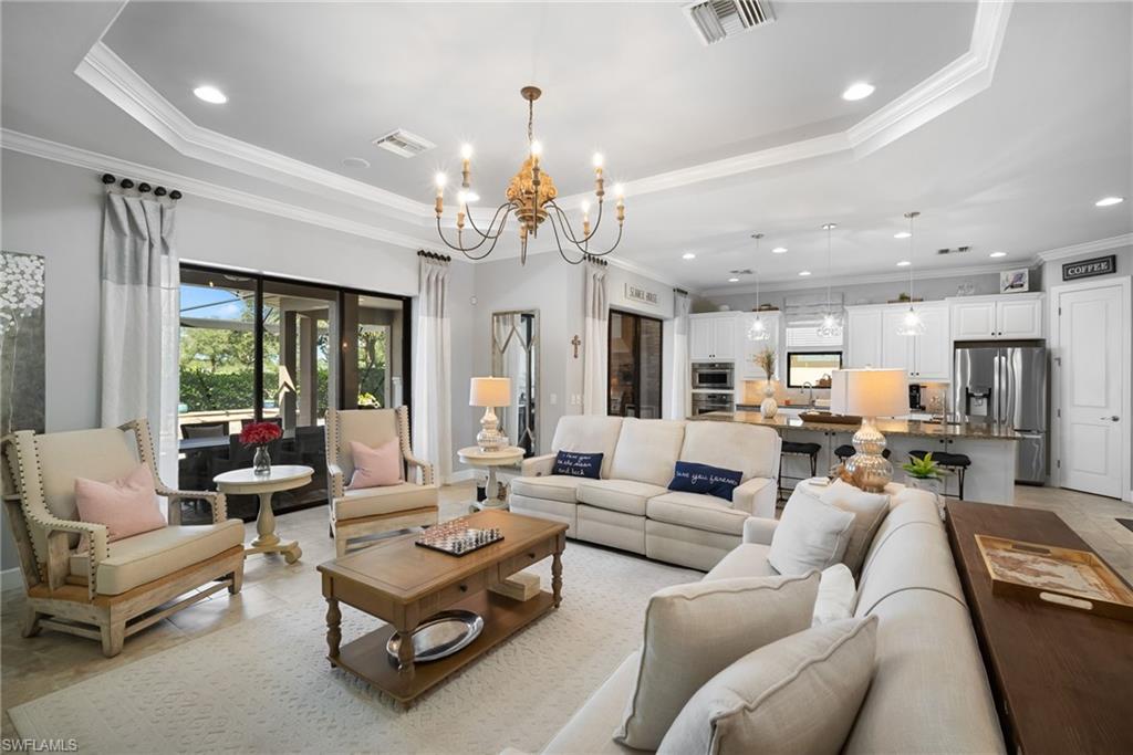 COUNTRY CLUB - Residential