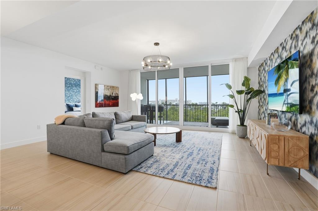 4142 Bay Beach LN 405