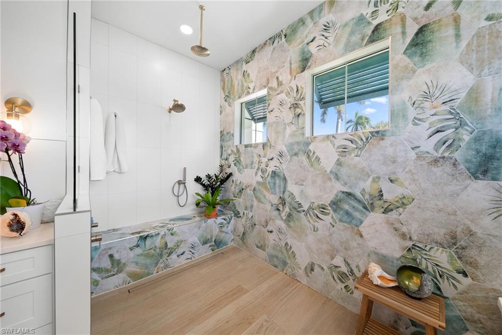 PARADISE VILLAGE - Residential