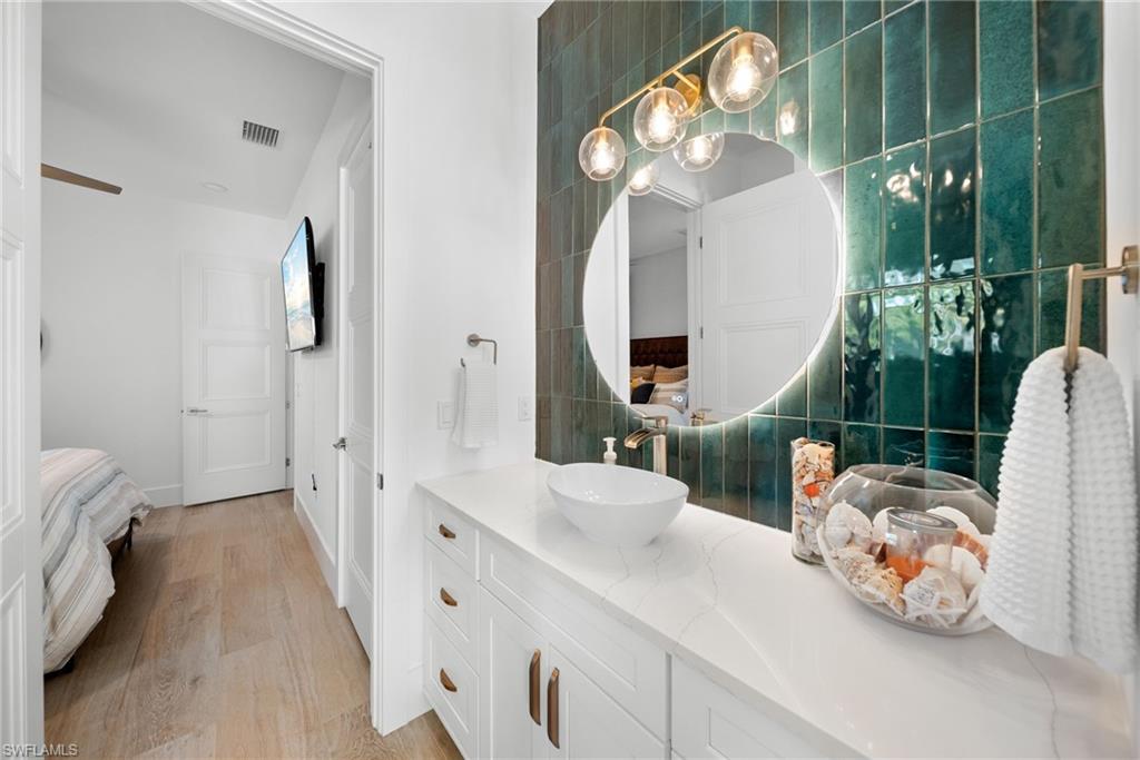 PARADISE VILLAGE - Residential