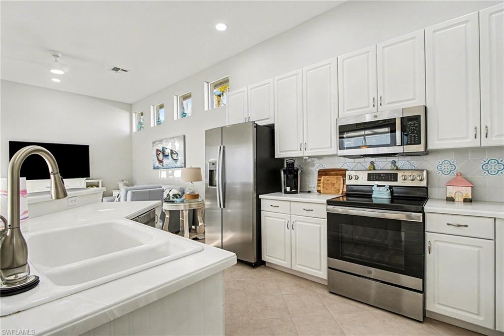 COSTA DEL SOL - Residential Lease