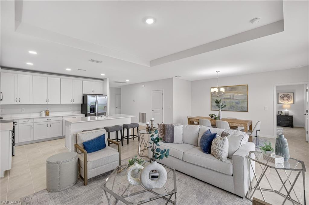 WHISPERING LAKES - Residential