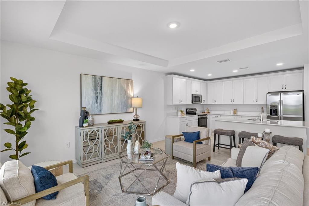 WHISPERING LAKES - Residential