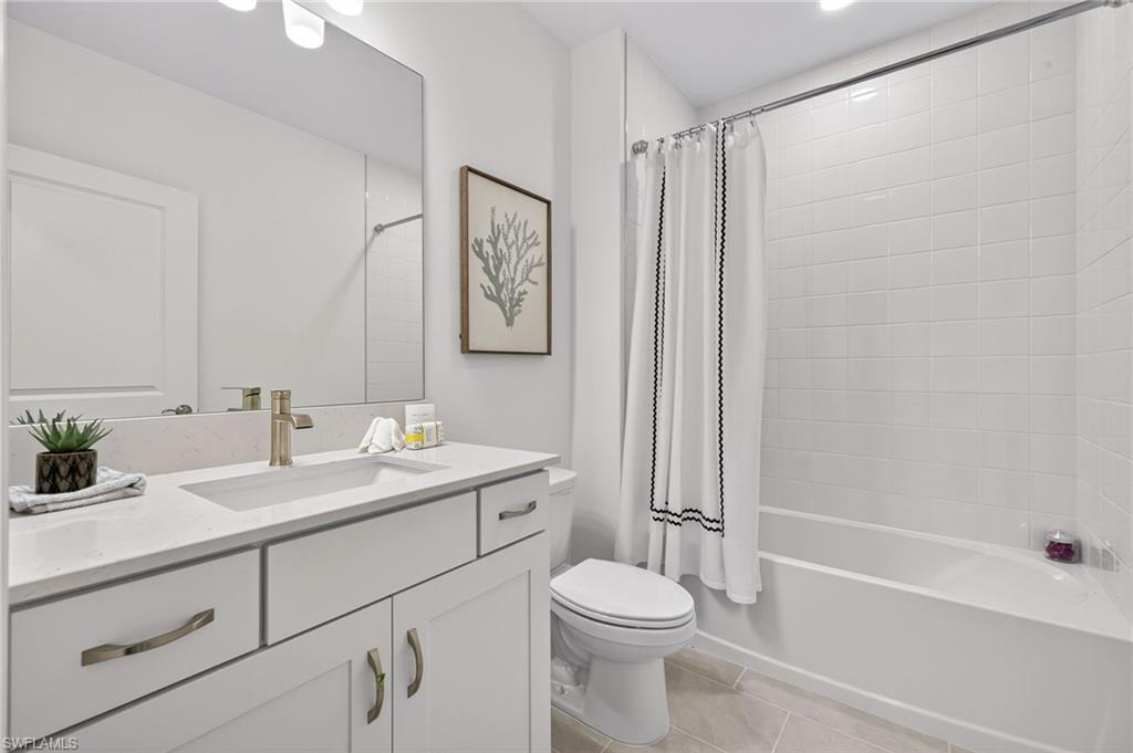 WHISPERING LAKES - Residential