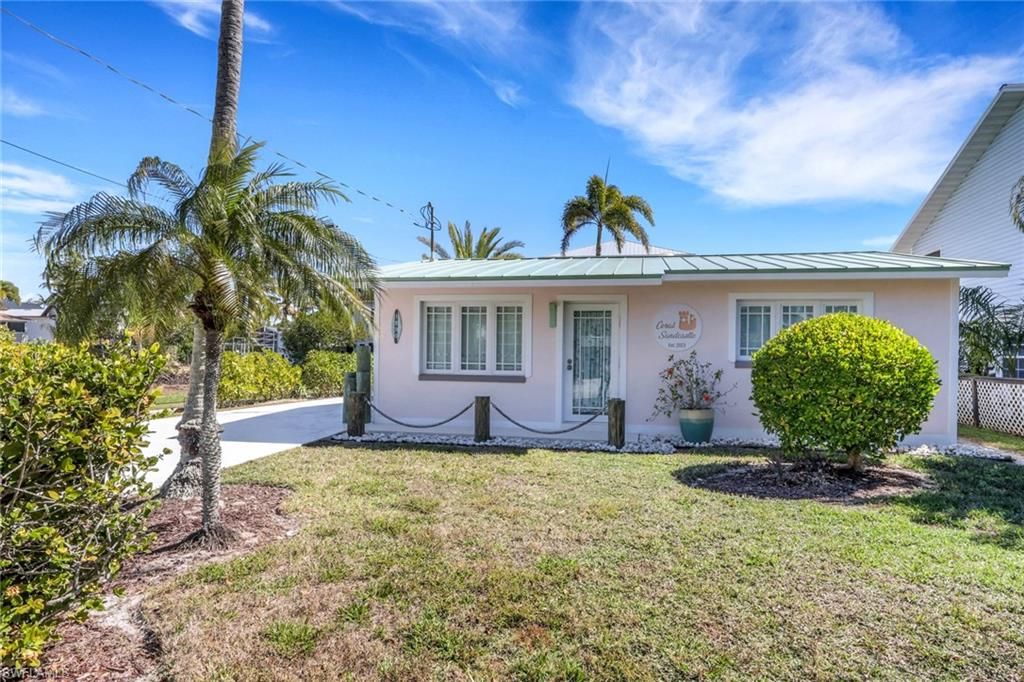 Photo of 1290 Venetian WAY, NAPLES, FL 34110 (MLS # 226010892)