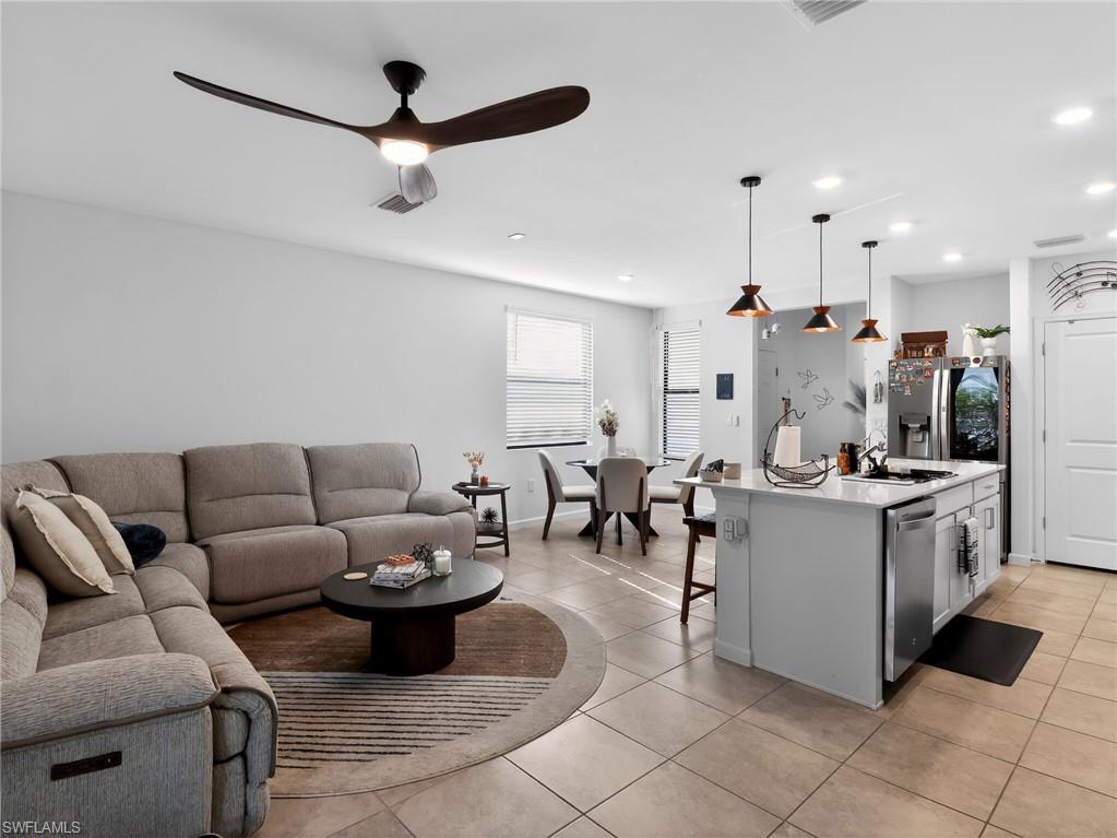 CORAL LAKES - Residential