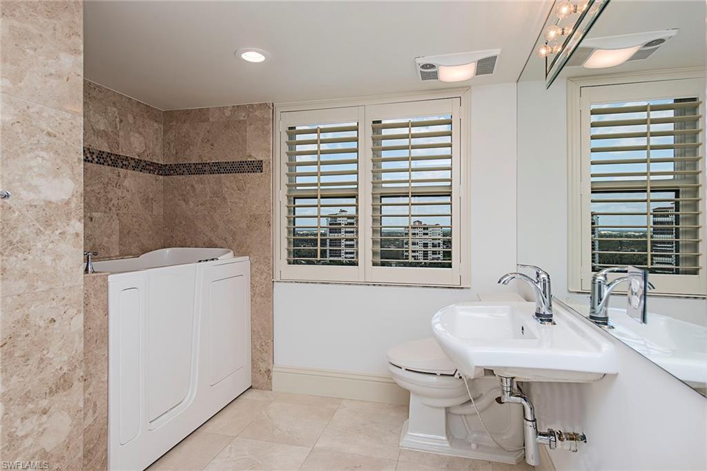 CONTESSA AT BAY COLONY - Residential