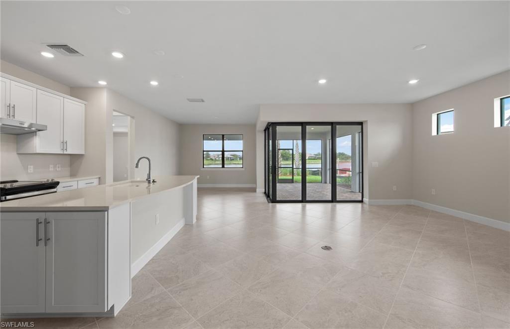 COUNTRY CLUB - Residential