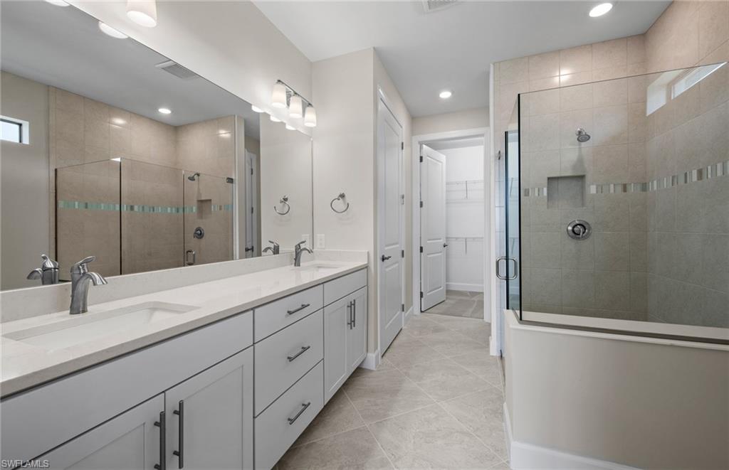 COUNTRY CLUB - Residential