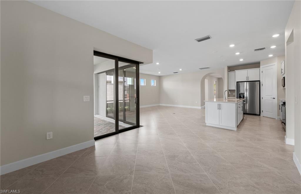 COUNTRY CLUB - Residential