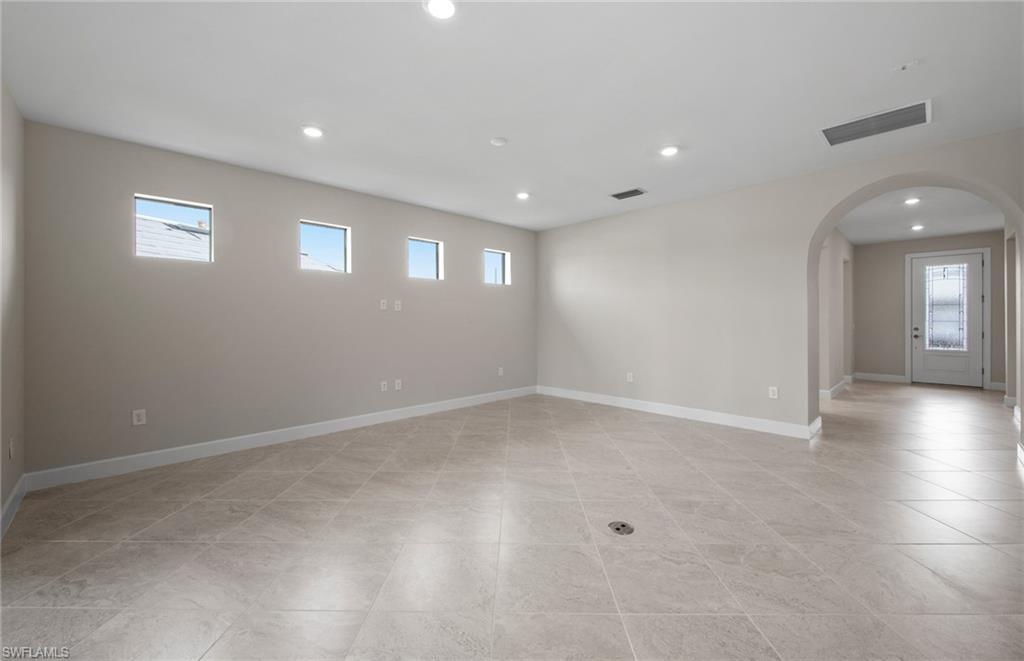 COUNTRY CLUB - Residential