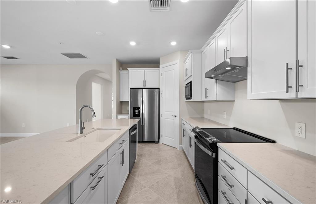 COUNTRY CLUB - Residential