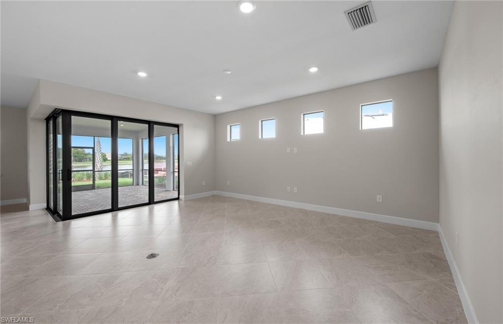 COUNTRY CLUB - Residential