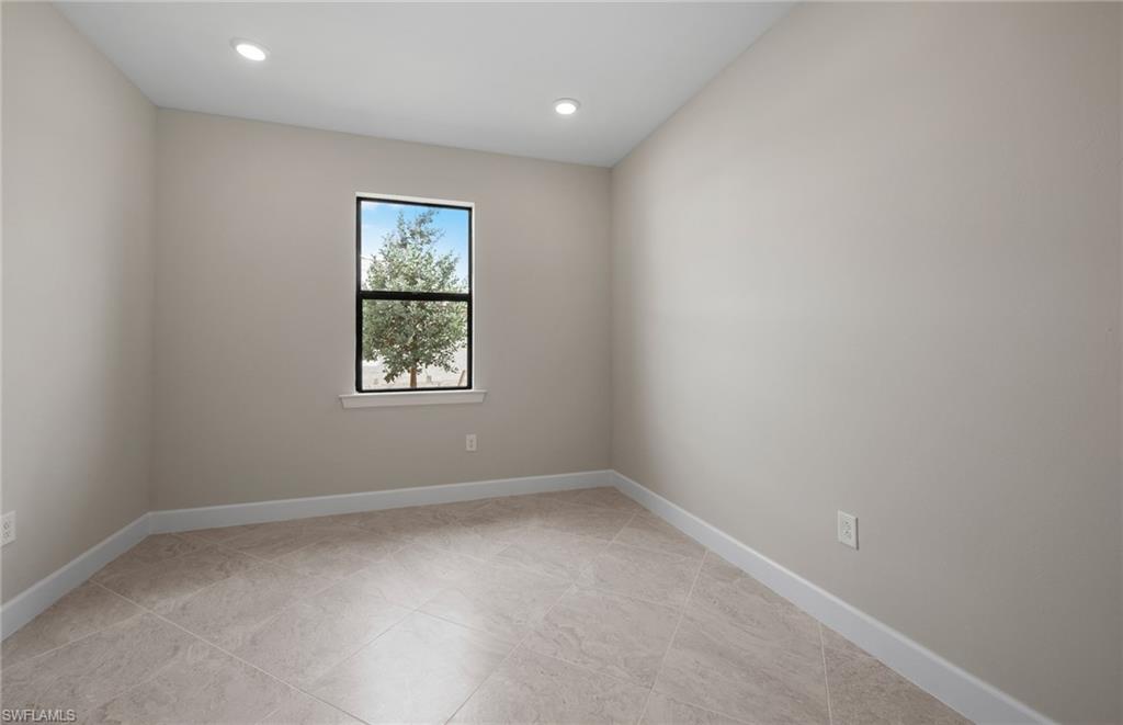 COUNTRY CLUB - Residential