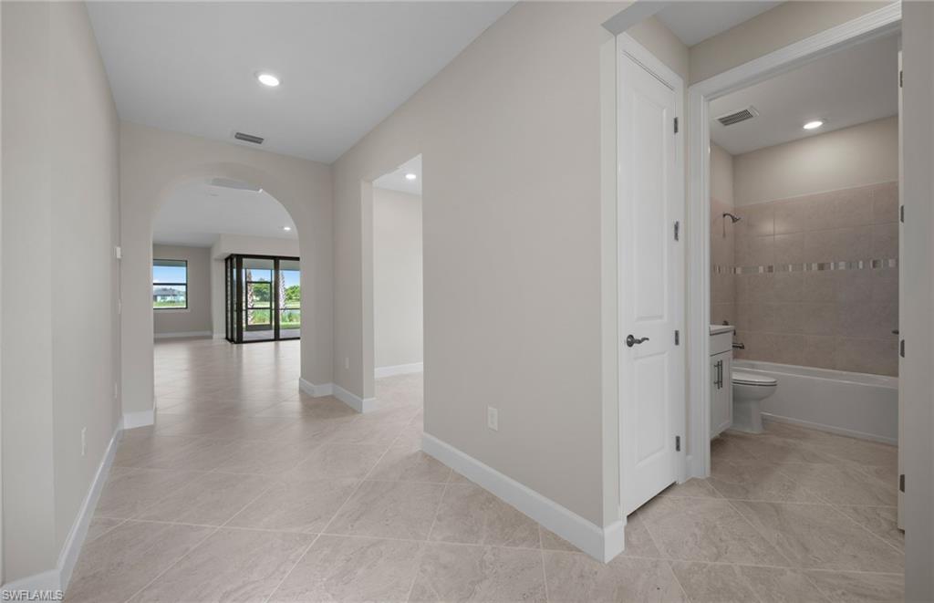 COUNTRY CLUB - Residential