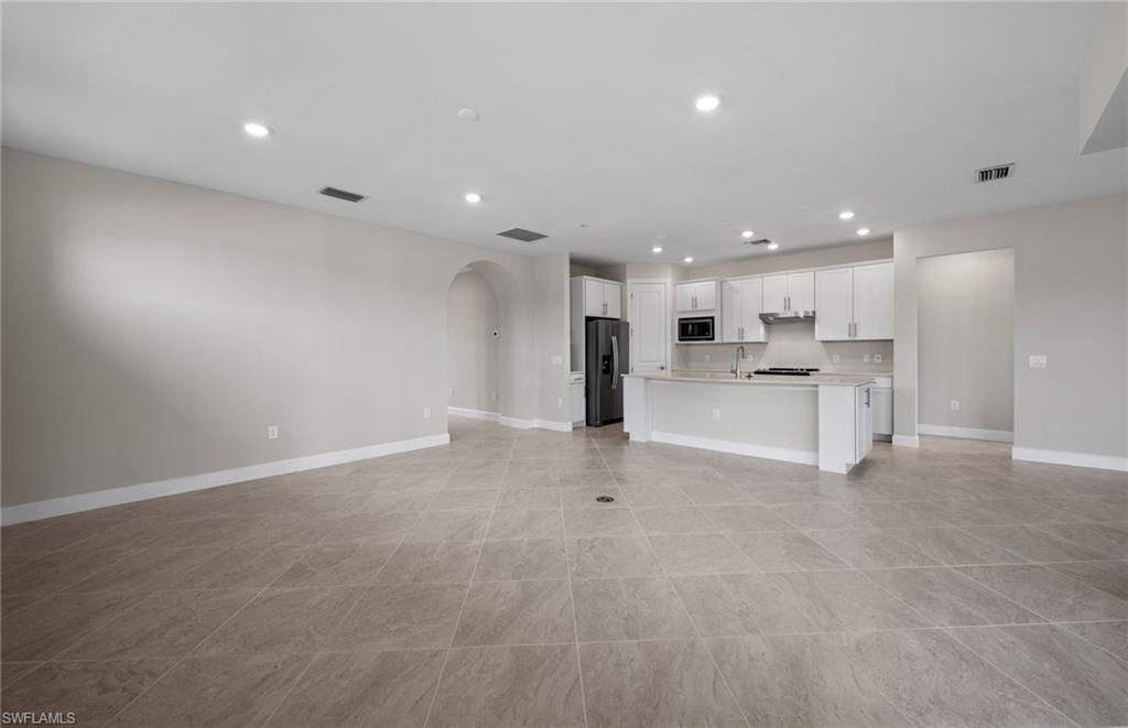 COUNTRY CLUB - Residential