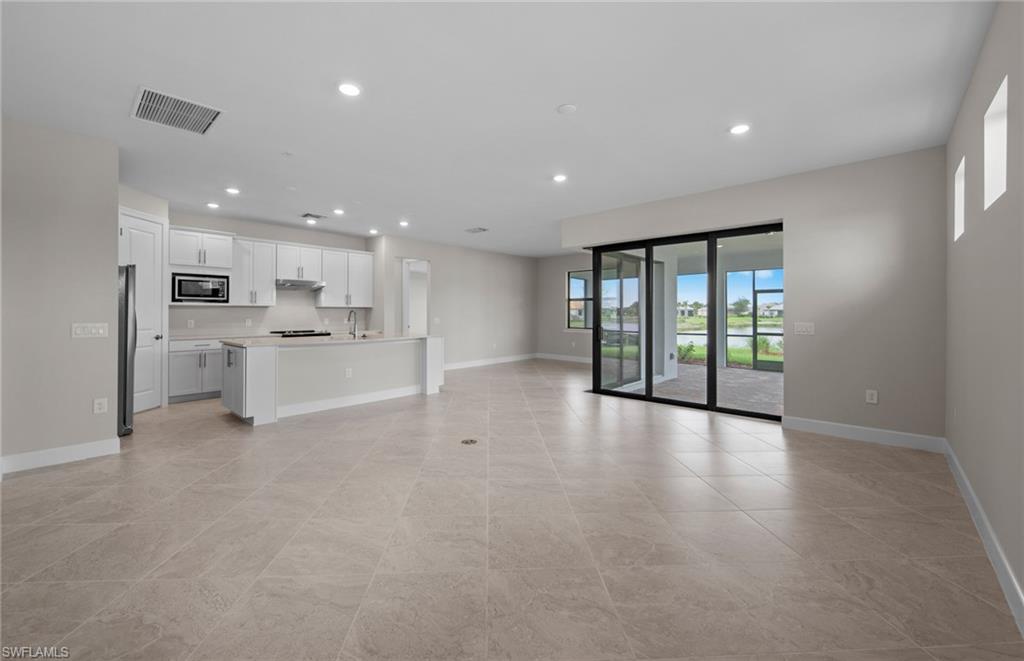 COUNTRY CLUB - Residential