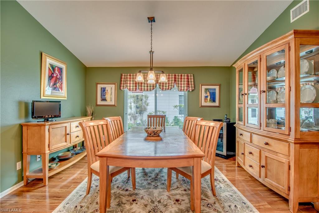 ROYAL WOOD - Residential