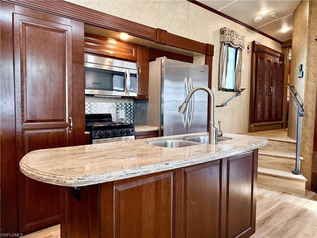 IMPERIAL WILDERNESS - Land