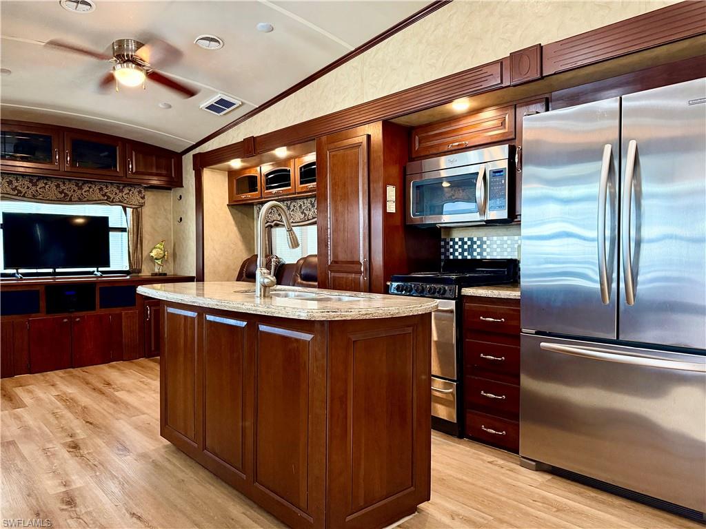 IMPERIAL WILDERNESS - Land