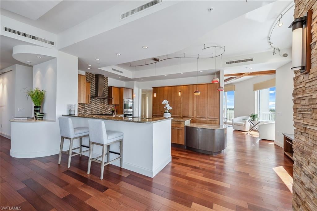 13675 Vanderbilt DR 1105
