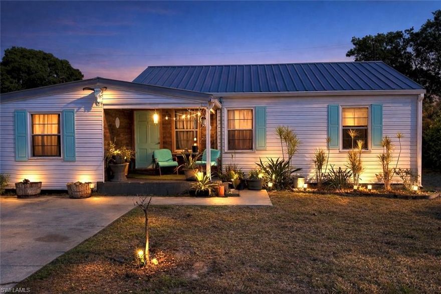 Charming 3-bedroom, 1-bath home located in the heart of Clewiston. This home features a welcoming front porch perfect for relaxing and a screened-in back patio ideal for enjoying the outdoors. Conveniently located just minutes from the local boat ramp, tennis courts, and pickleball courts, with a golf course only a few miles away. Situated in a golf cart–friendly community, this home offers the perfect blend of small-town charm and easy access to outdoor recreation.”