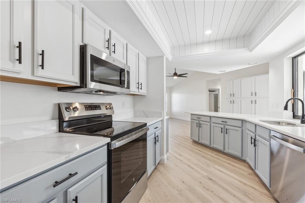 412 SW 34th TER