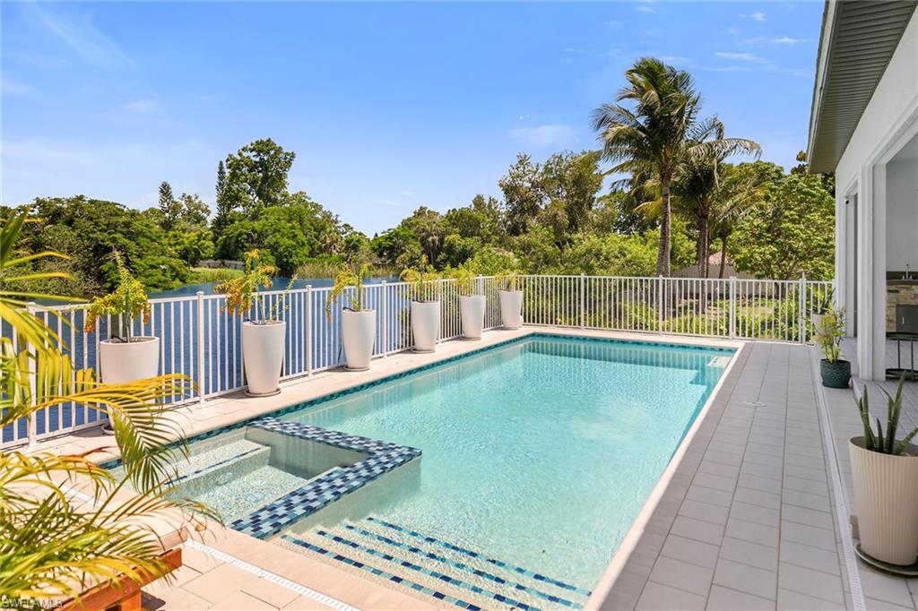4584 W Alhambra CIR