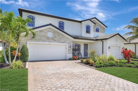 2102 Antigua LN NAPLES FL 34120
