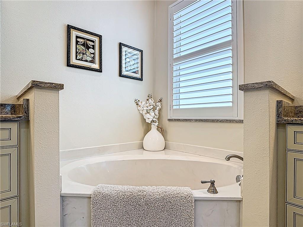 DEL VERA COUNTRY CLUB - Residential Lease