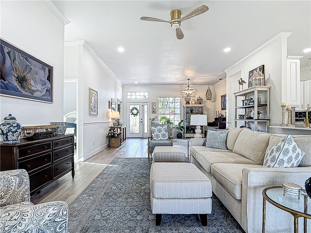 DEL VERA COUNTRY CLUB - Residential Lease