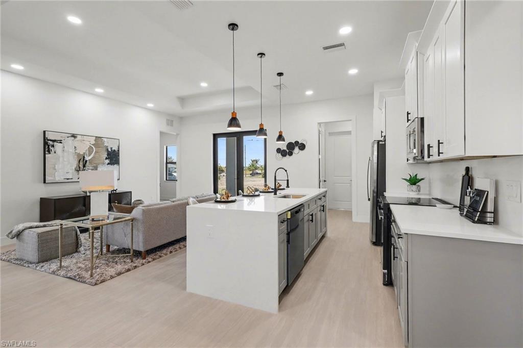 CAPE CORAL - Residential