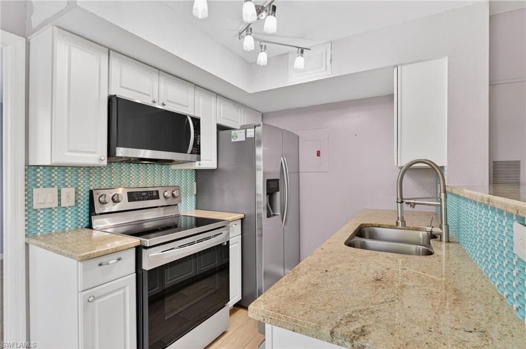 VENETIAN PALMS - Residential