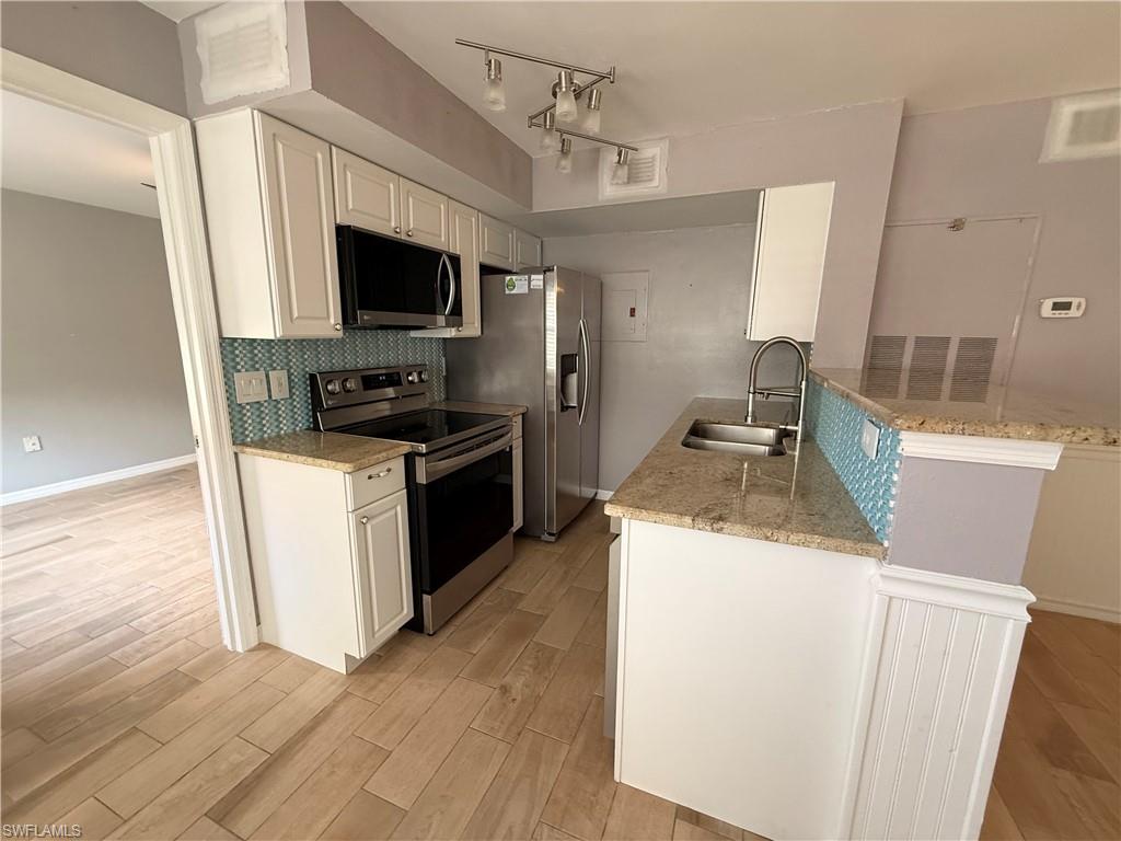 VENETIAN PALMS - Residential