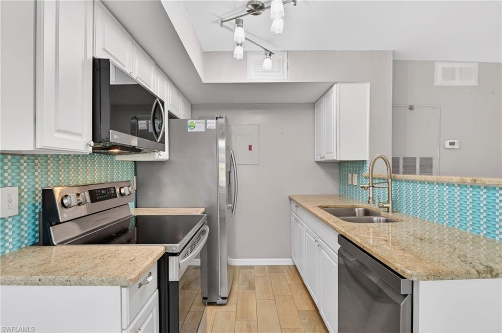 VENETIAN PALMS - Residential