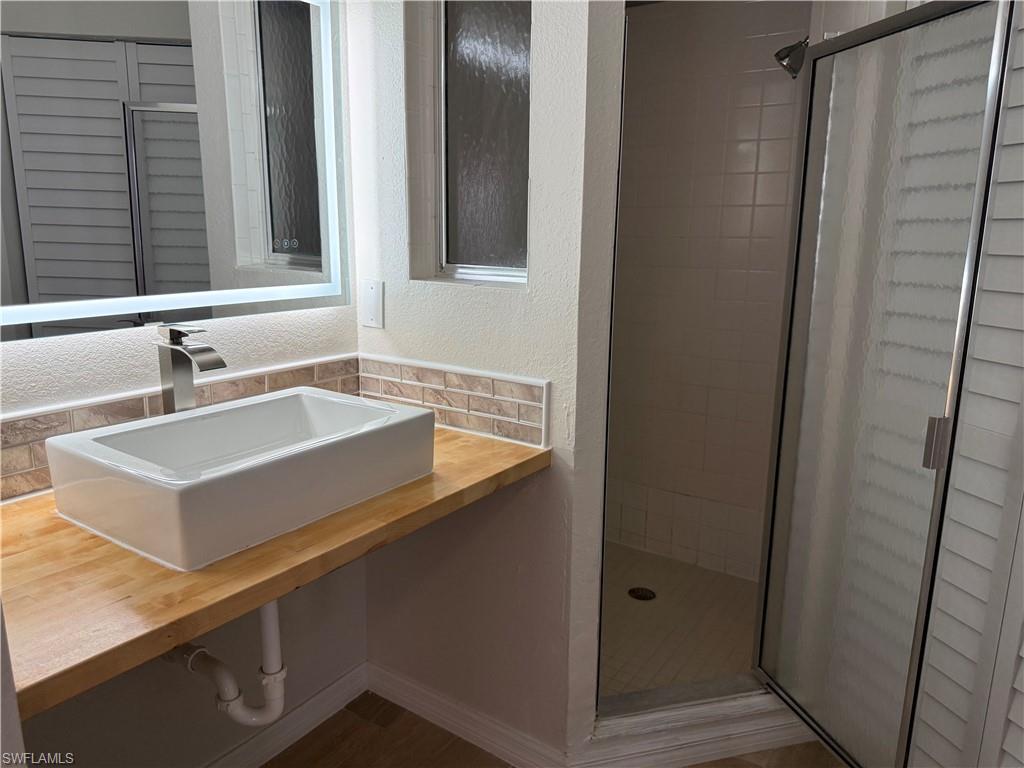 VENETIAN PALMS - Residential