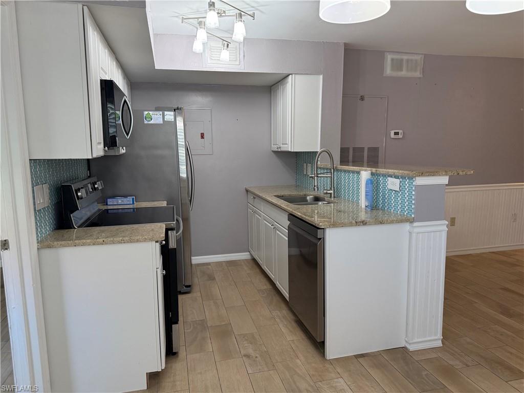 VENETIAN PALMS - Residential