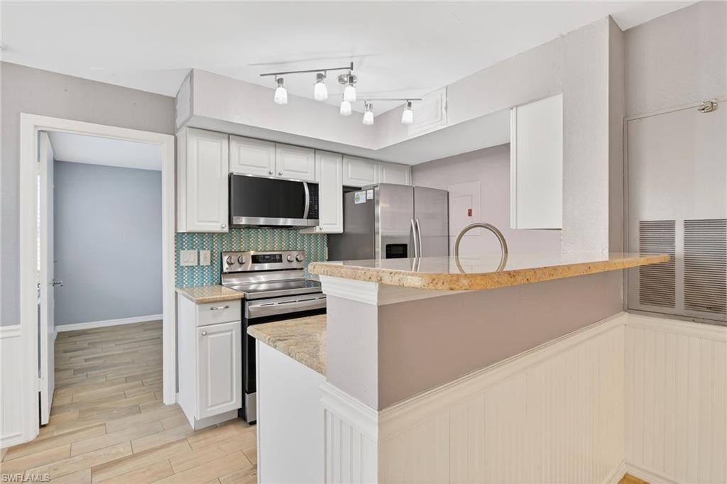 VENETIAN PALMS - Residential