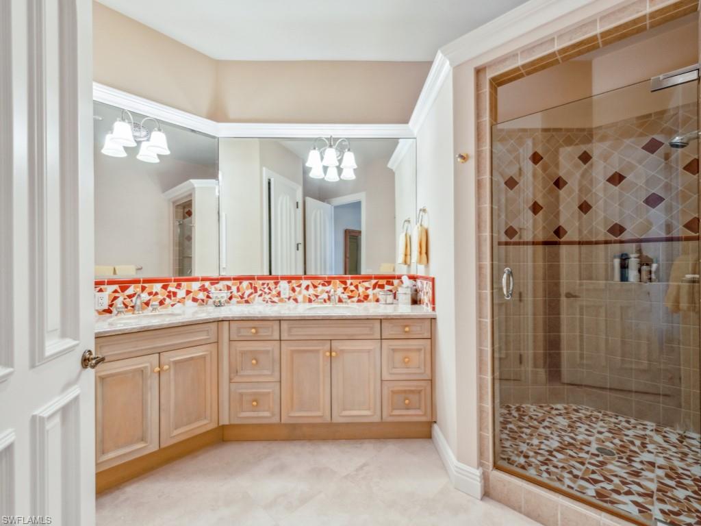 BAY WOODS - Residential