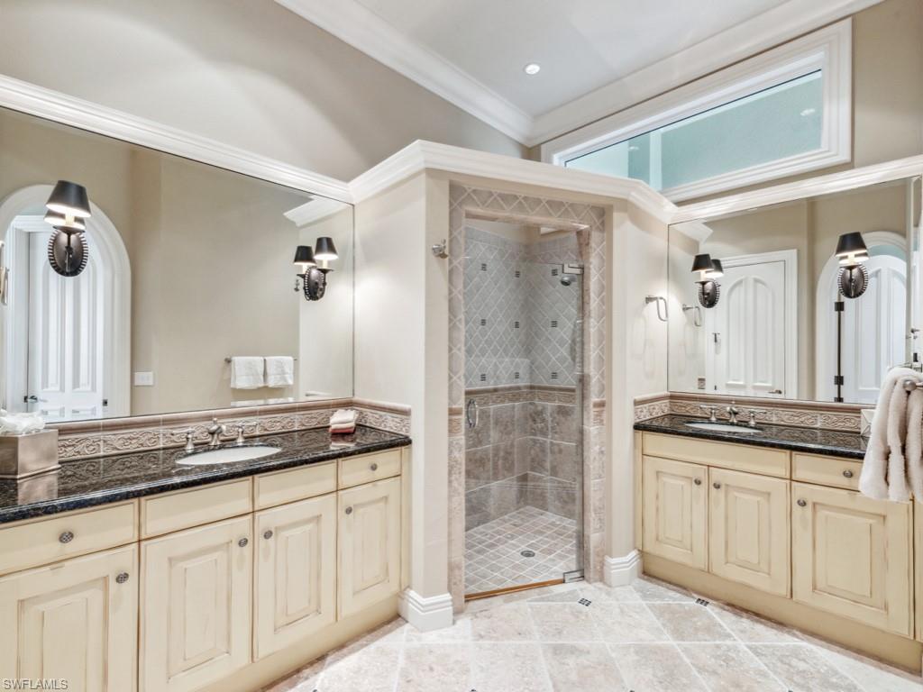 BAY WOODS - Residential