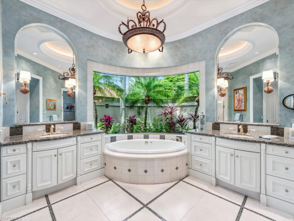 BAY WOODS - Residential