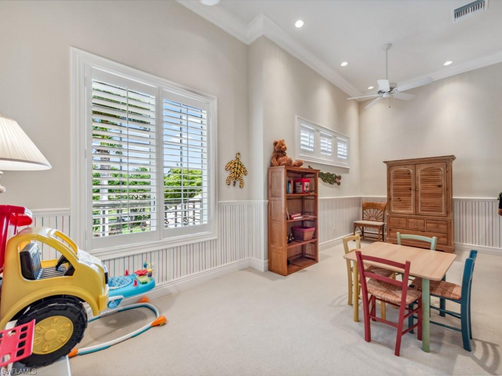 BAY WOODS - Residential