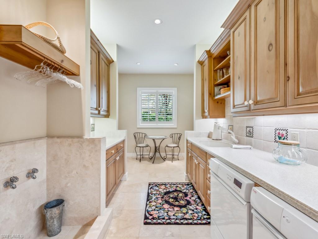 BAY WOODS - Residential